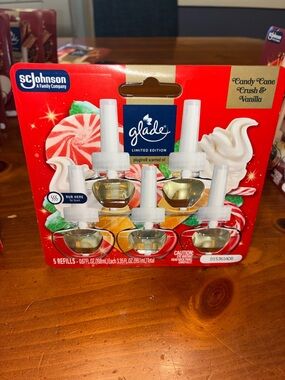 Glade Limited Edition Candy Cane Crush & Vanilla Plug-In Refills - Red/White